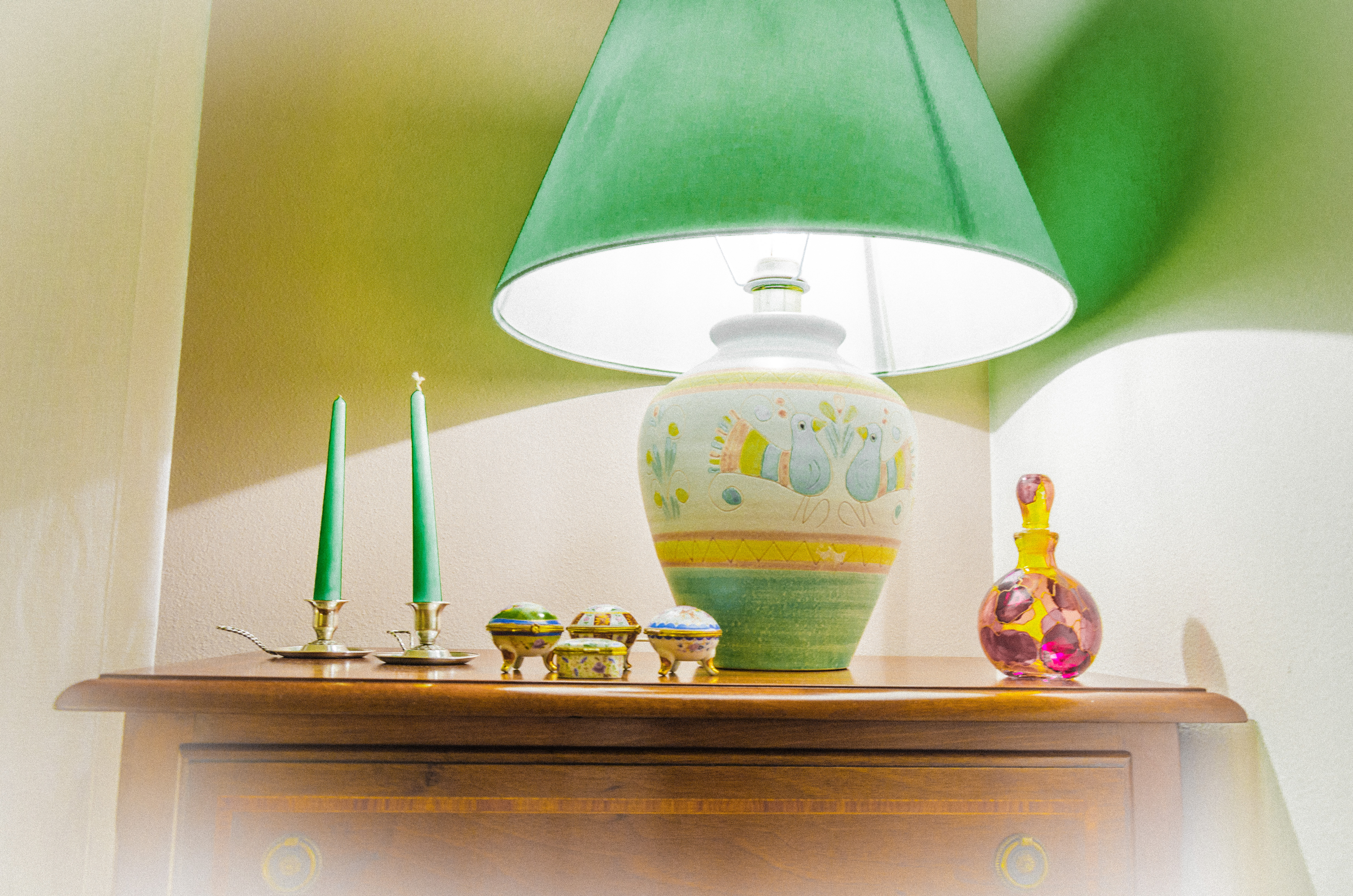 Green lamp and decorative details